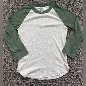 Divided baseball tee - size small